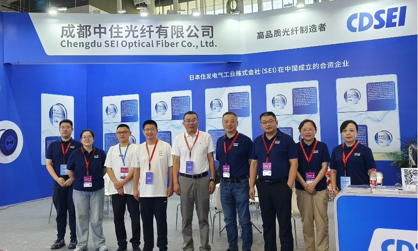 秋收｜“纖引未來，擁抱AI”——中住光纖攜多款核心產品亮相2025CIOE